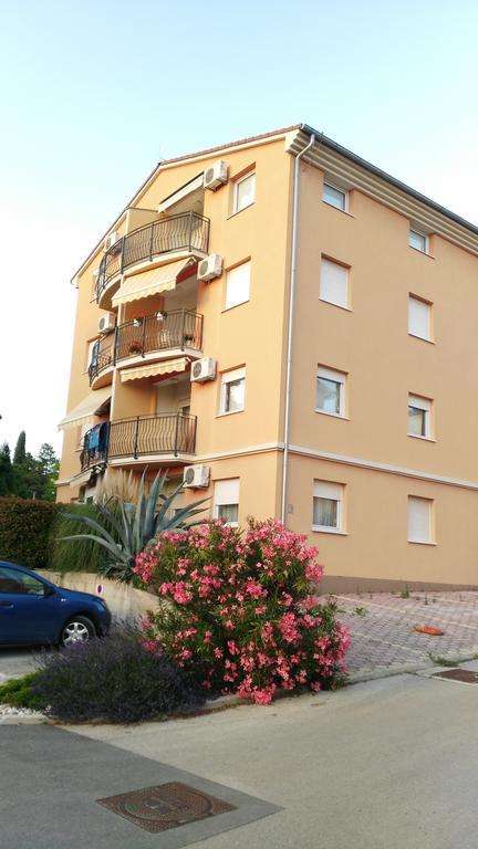 Apartment Pula Relax Exterior photo